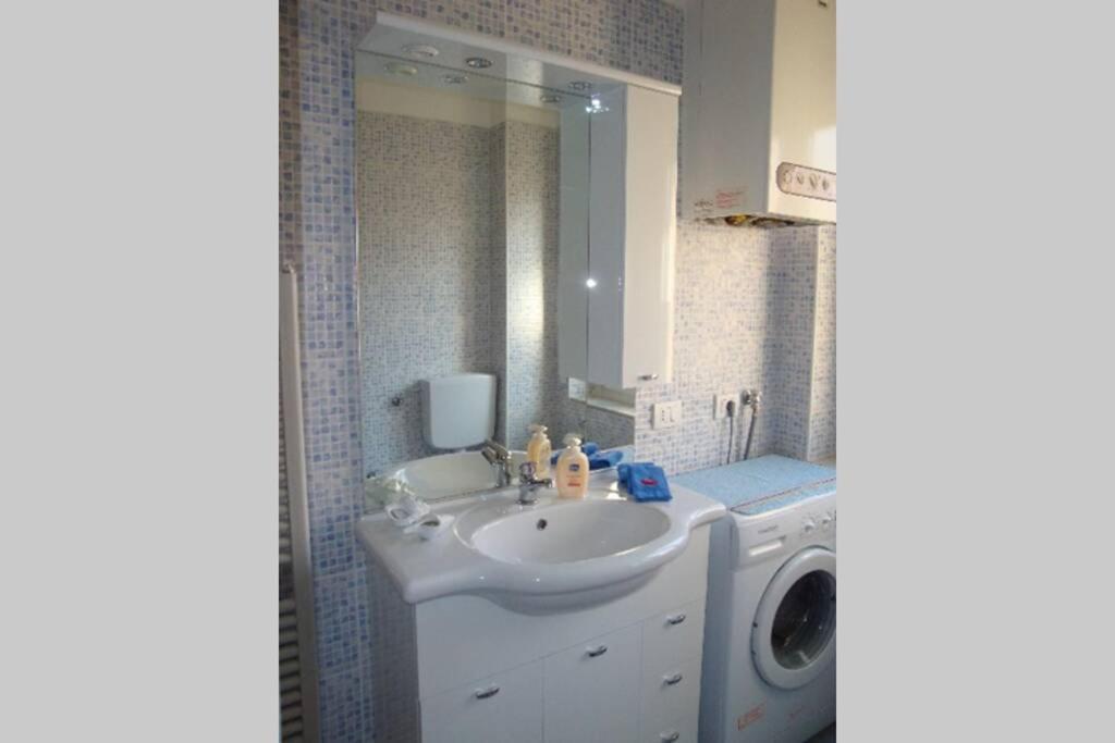 Centrally Located Apt By Harbour With Elevator 산레모 외부 사진