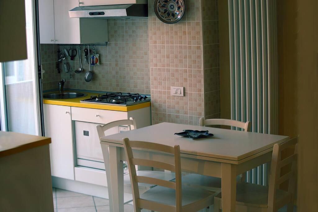 Centrally Located Apt By Harbour With Elevator 산레모 외부 사진