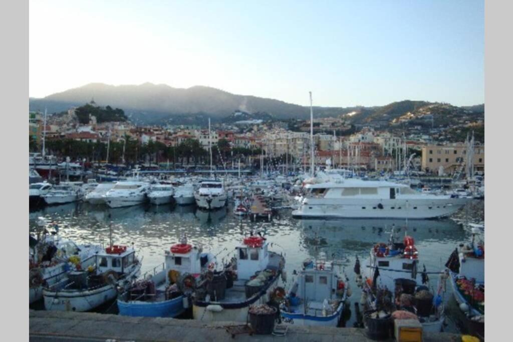 Centrally Located Apt By Harbour With Elevator 산레모 외부 사진